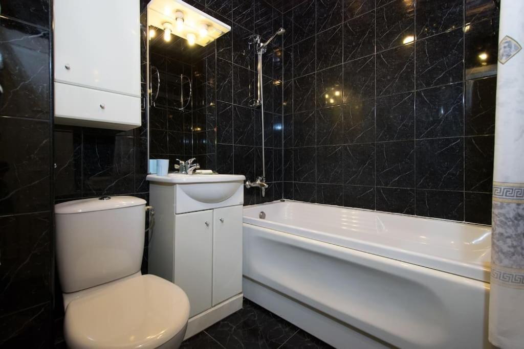 Hotel Service Predslava On Antonovicha Street Киев Екстериор снимка