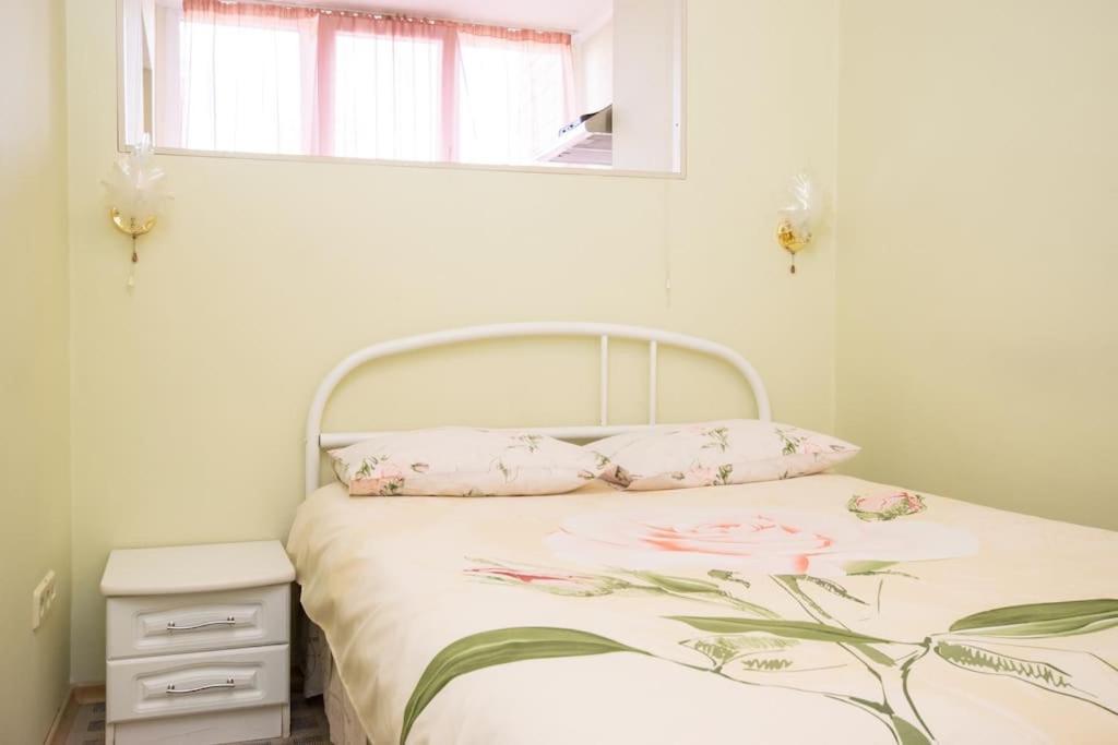 Hotel Service Predslava On Antonovicha Street Киев Екстериор снимка